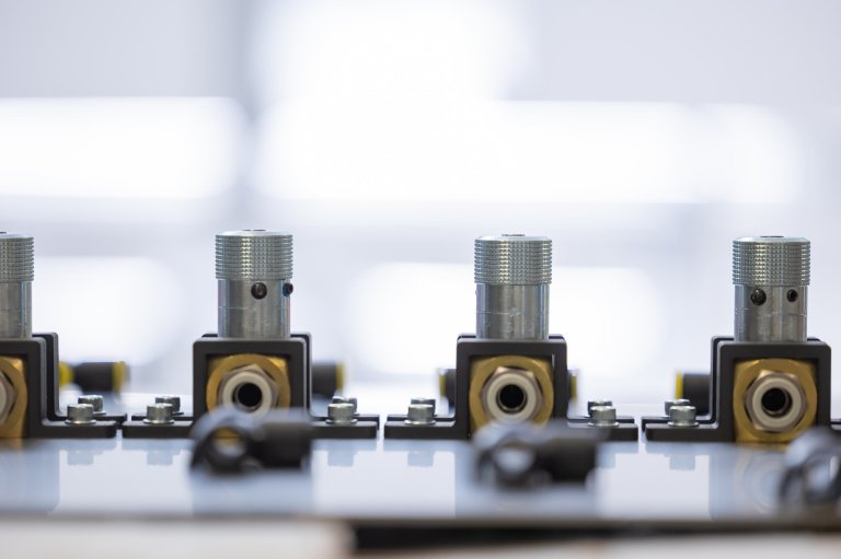 DAPR Cryogenic Bolts